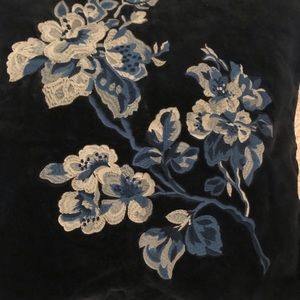 Set/2 do blue velvet cushion covers with embroidered flowers